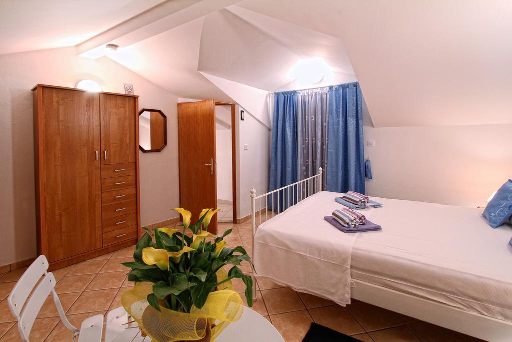 Holiday Home Marko Funtana Exterior photo
